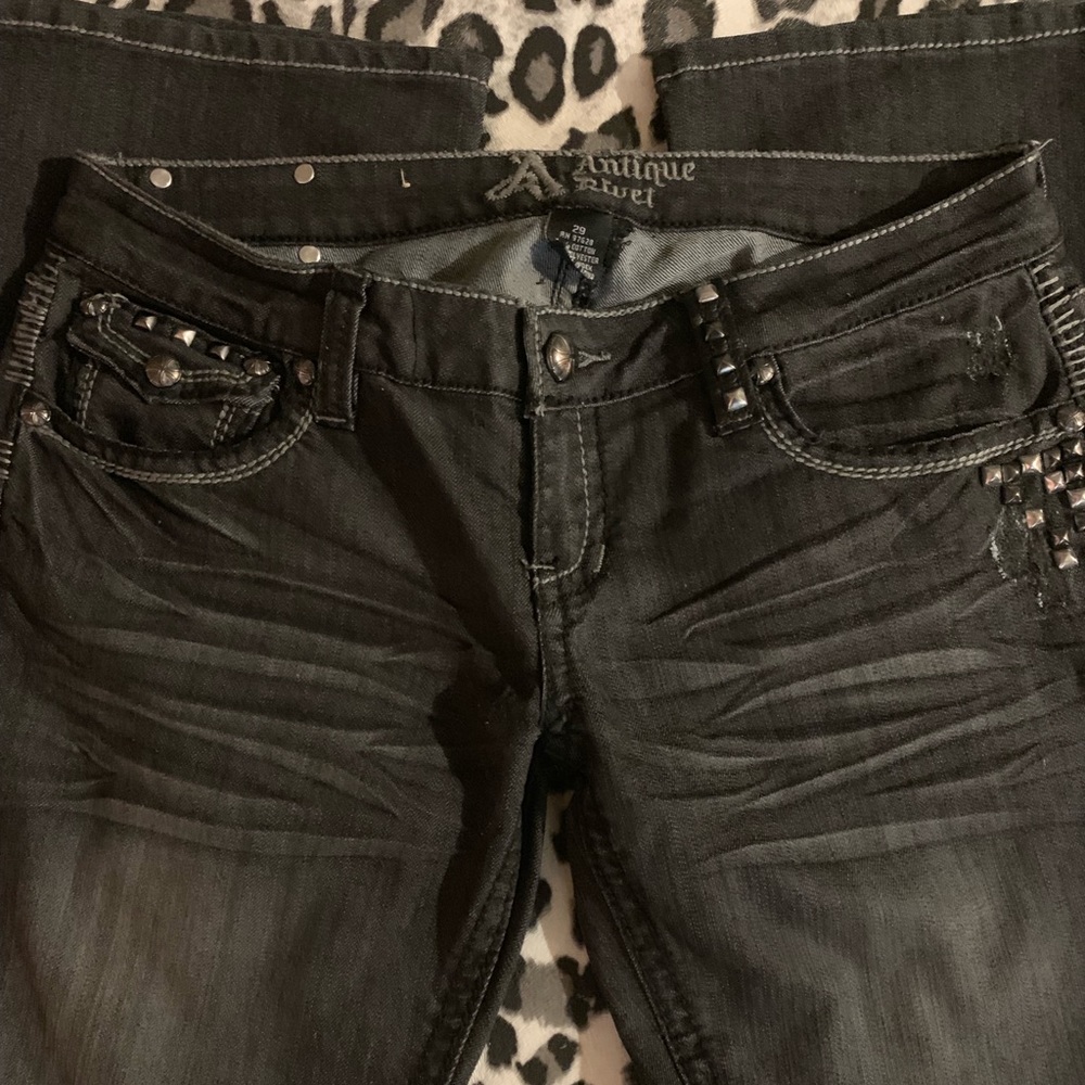 Women’s Distressed Jeans Antique Rivet